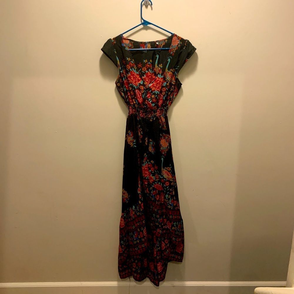 🌺Long Black Dress w/Floral Design & button up front with cinched waist